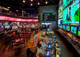 Antarmuka aplikasi apk rp777 menampilkan menu utama dengan opsi sportsbook, live dealer, dan slot